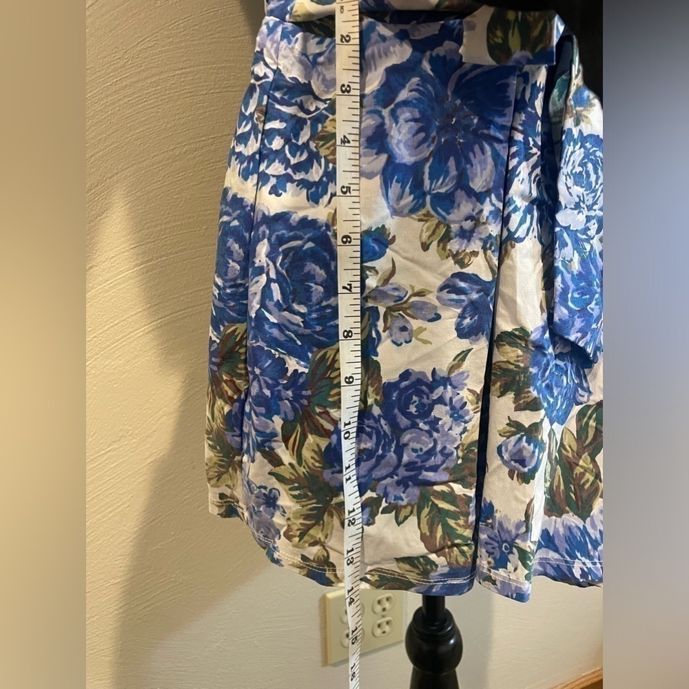 Blashe size m two piece summer outfit.  Skort with crop top shirt - Picture 3 of 13